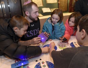 Chizuk Amuno Chanukah