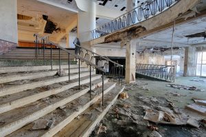 Nevele Decaying Stairway