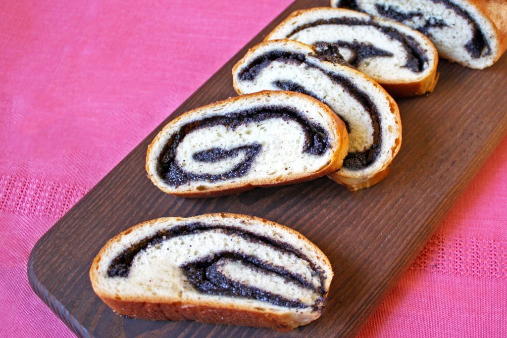 Poppy seed roll