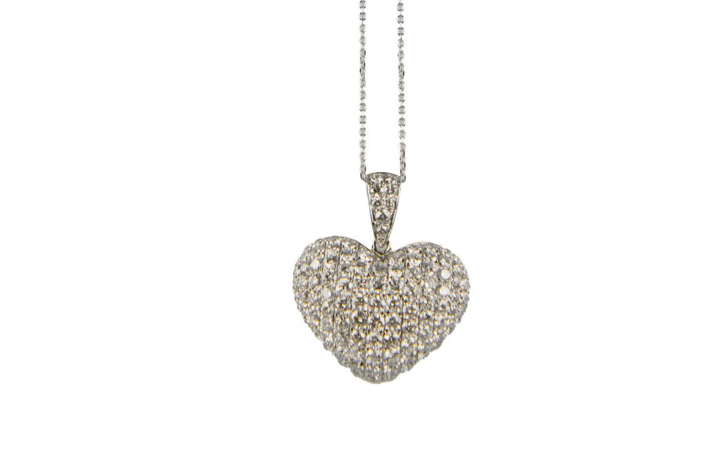 Heart pendant necklace