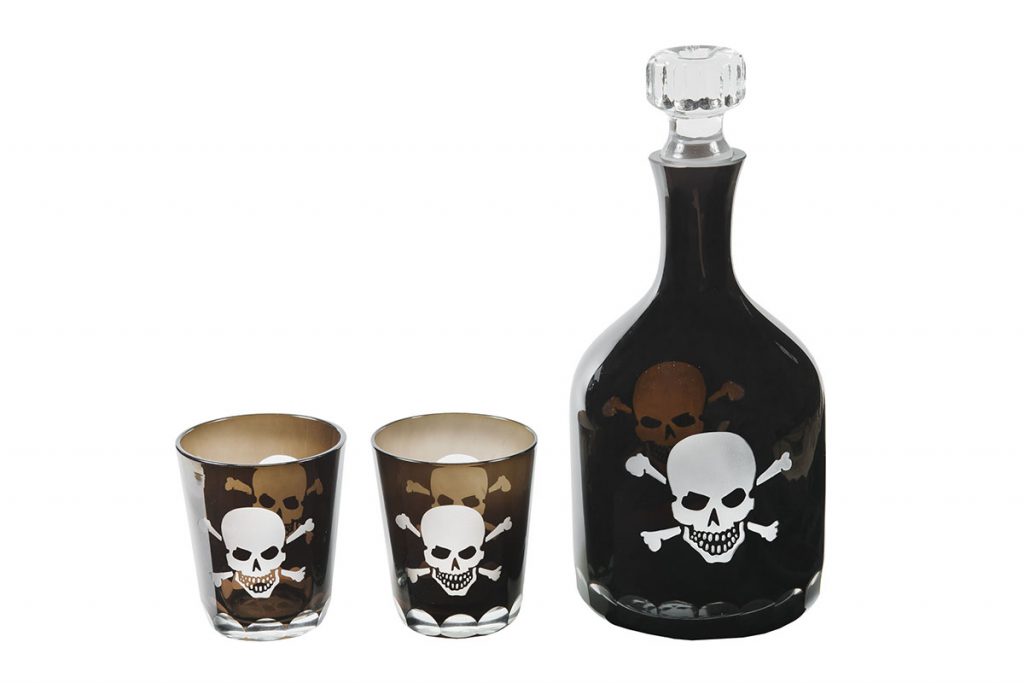 Su Casa decanter and glasses