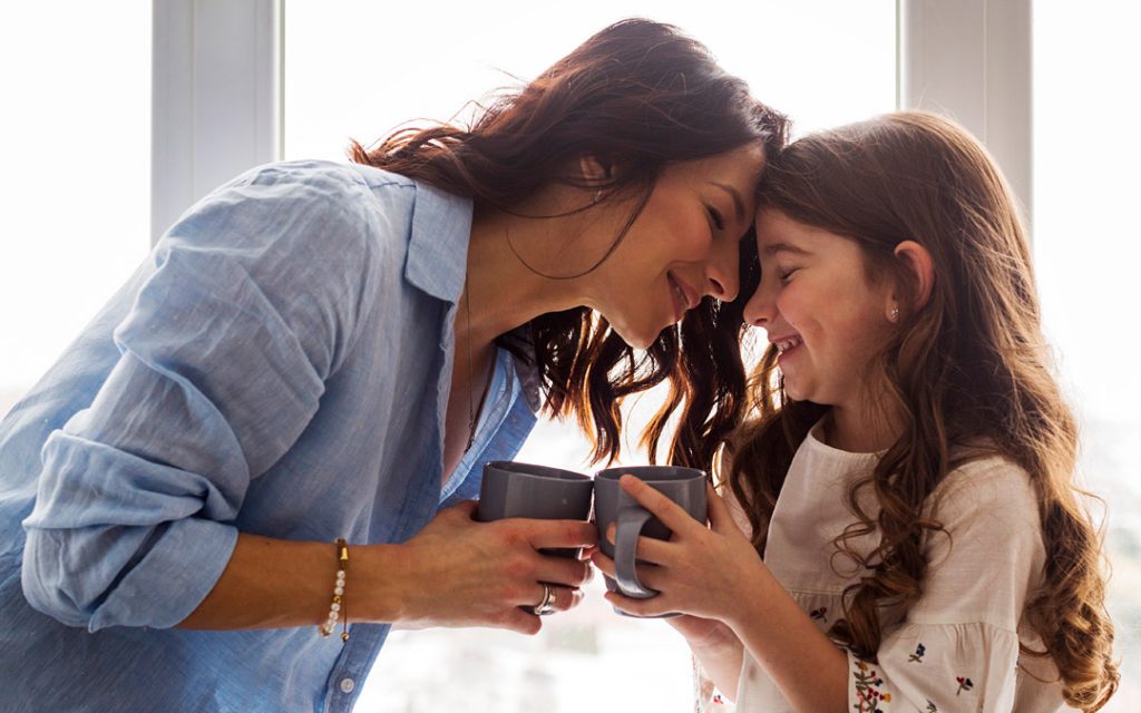 Mother and daughter (Photo by freepik - www.freepik.com)