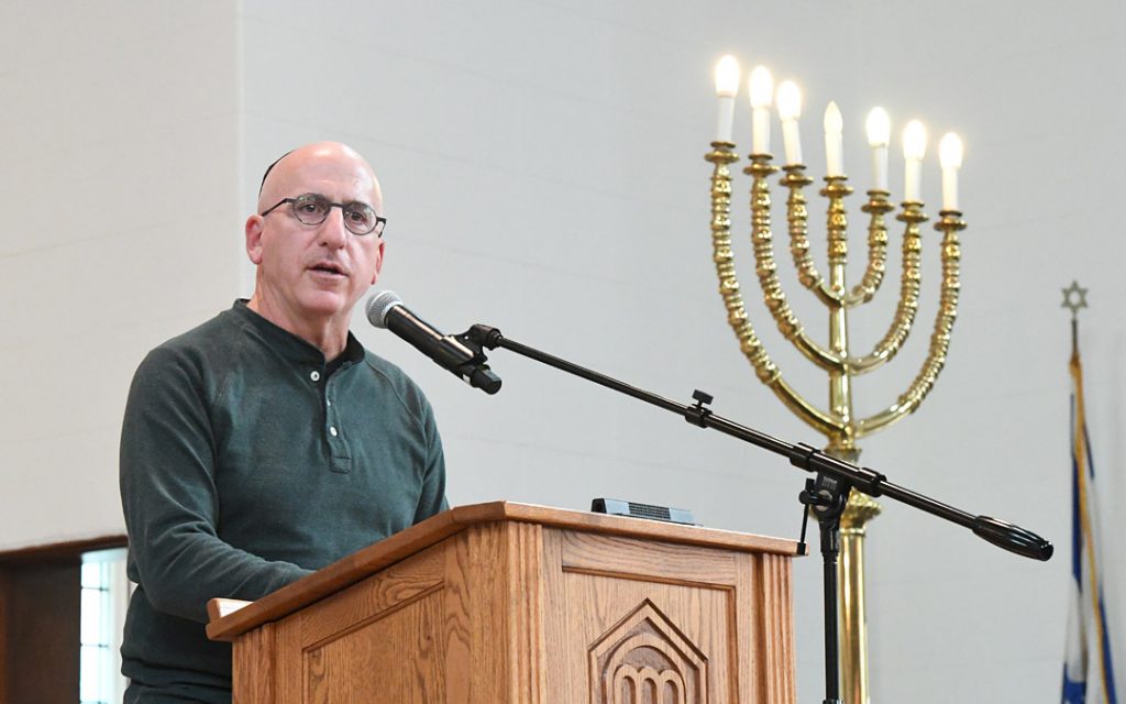 Jonathan M. Fishman, Beth Am’s president, welcomes guests to the rededication ceremony. (Photo by Jim Burger)