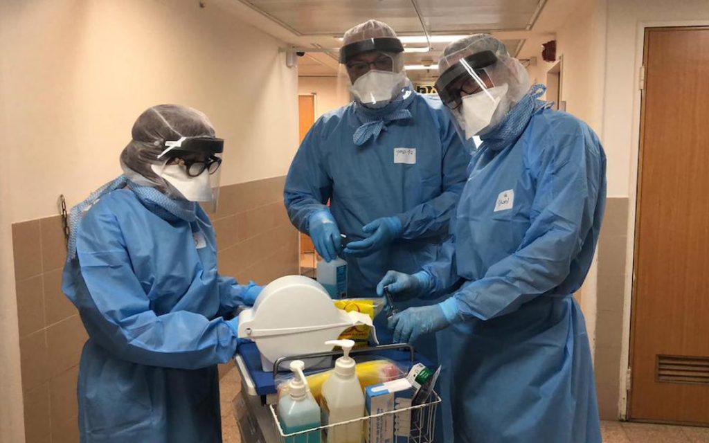 Dr. Elli Rosenberg (right) confers with colleagues in the coronavirus unit of Soroka Medical Center in the southern Israeli city of Beersheva. (Courtesy photo)