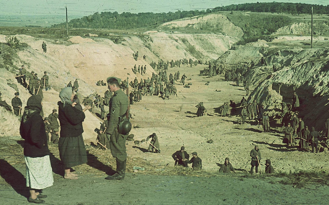Soviet prisoners of war working under Nazi soldiers