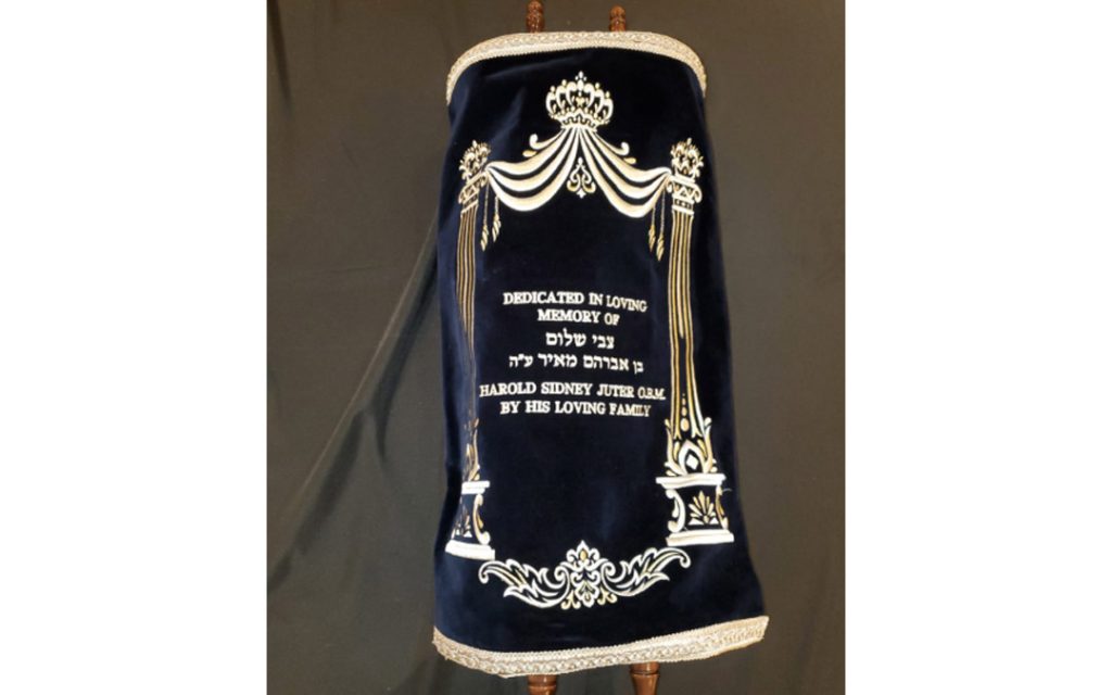 Chabad of Downtown's new Torah scroll was dedicated in memory of the late Harold Juter by his family. (Photo by Naftali Druk, Chabad of Downtown)