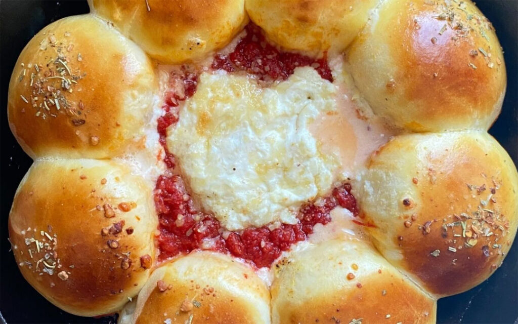 Pizza dip challah