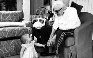 Kirk Douglas spends time with his great-granddaughter, Lua Izzy.