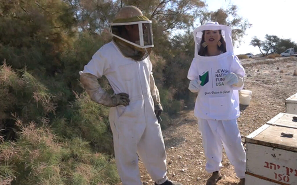 A beekeeper in Israel’s Arava Desert explains why Israel’s bee colonies are flourishing in the desert.
