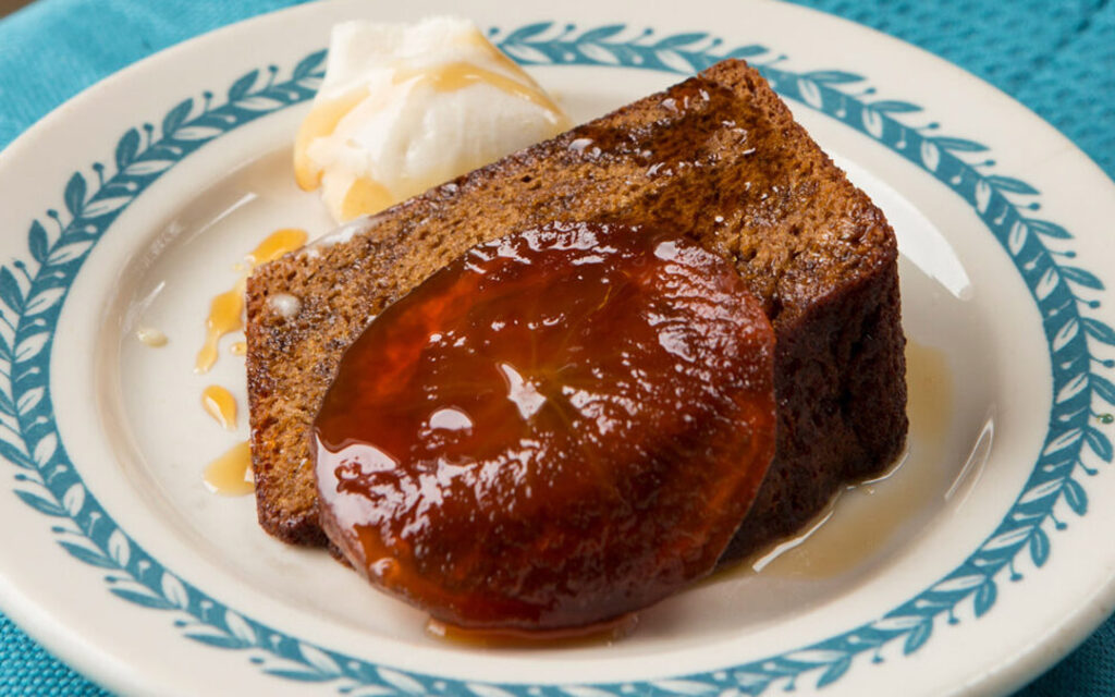 Honey cake with apple confit