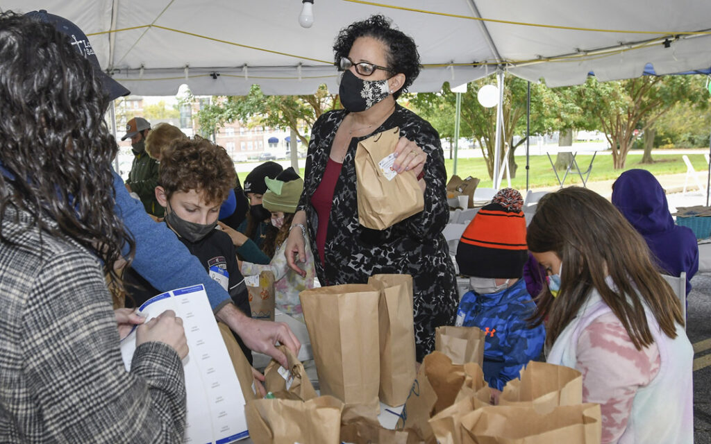 Rabbi Rachel Sabath Beit-Halachmi, center, of Har Sinai-Oheb Shalom, helps pack lunches for people facing food insecurity during Posner JEM Religious School's family education event to support JVC's Bunches of Lunches program.