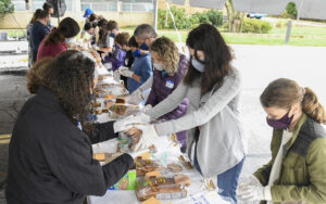Volunteers pack lunches for people facing food insecurity during Posner JEM Religious School's family education event to support JVC's Bunches of Lunches program.