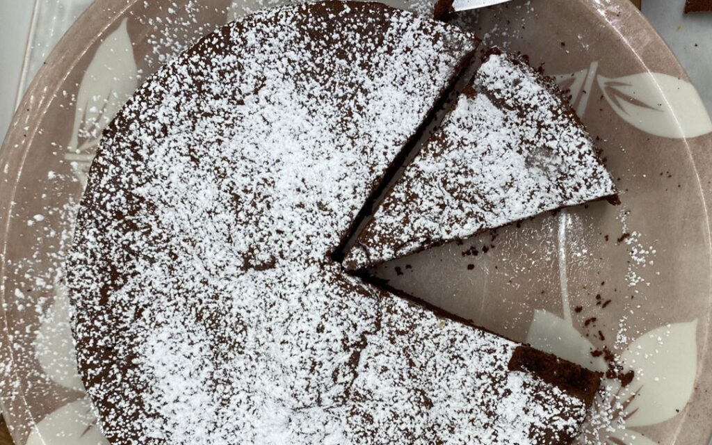 2 Ingredients Chocolate Cake