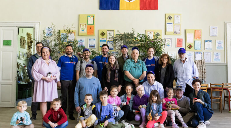 Beth Tfiloh congregants gather with Ukrainian refugee children and others in Moldova
