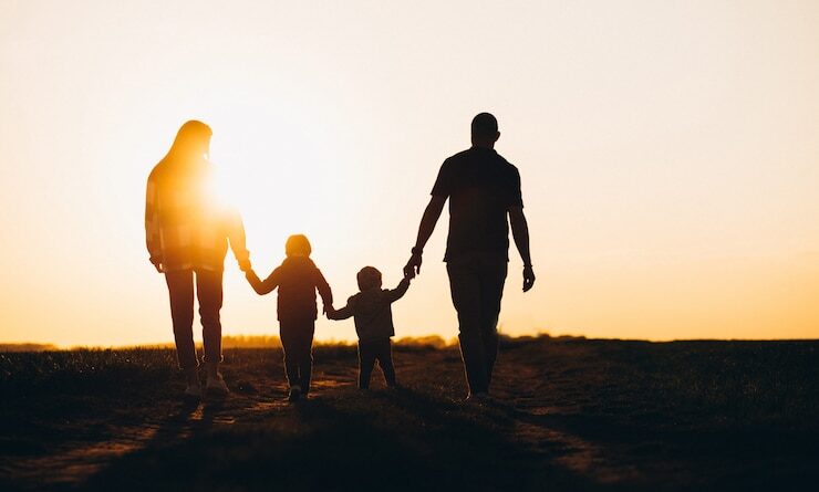 happy family silhouette