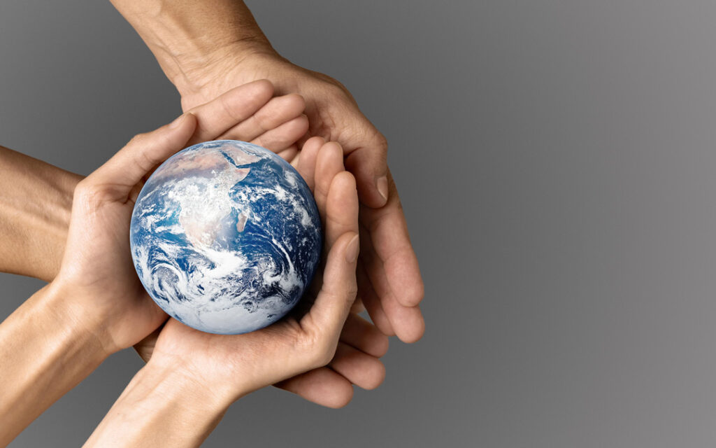 hands holding earth
