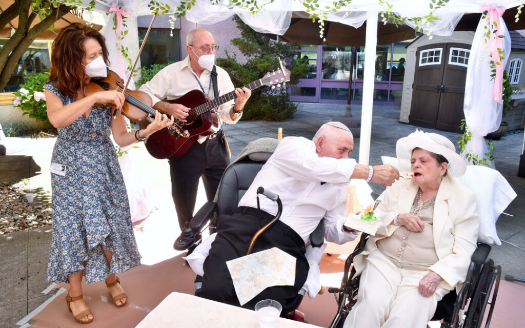 Music therapist Peter Davis and violinist Alejandra Mahave