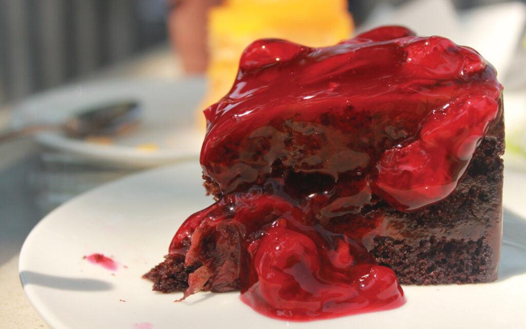 6 Minute Low Cholesterol Chocolate Strawberry Cake