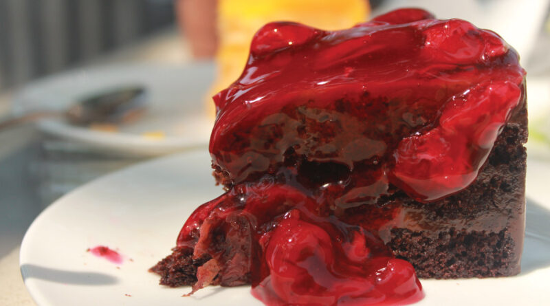 6 Minute Low Cholesterol Chocolate Strawberry Cake