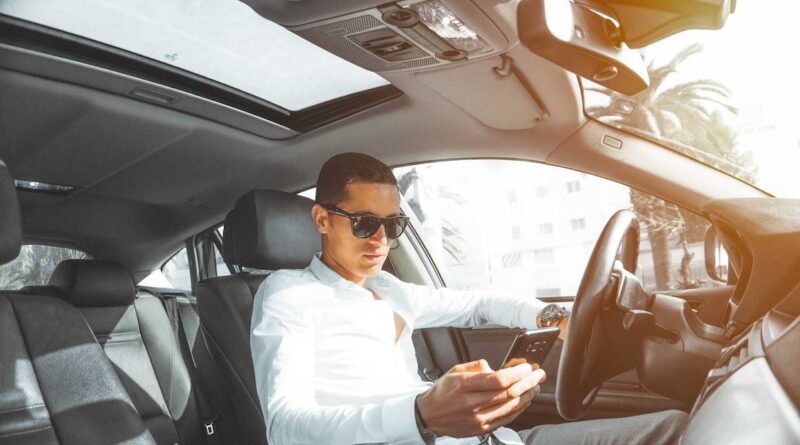 driver with cellphone