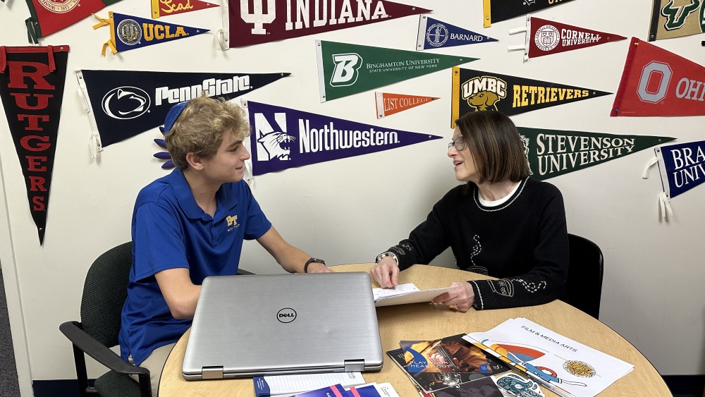 Halaine Steinberg meeting with student