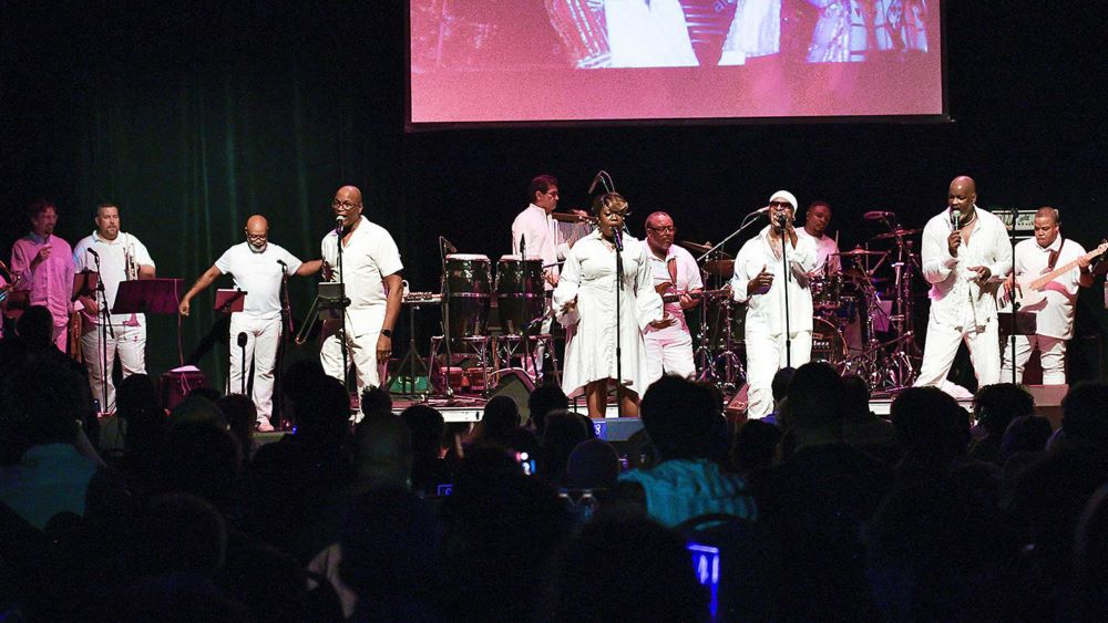 In Gratitude: A Tribute to Earth, Wind and Fire