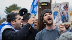 Pro-Israel and anti-Israel protesters