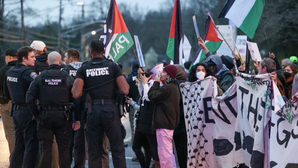 Pro-Israel and anti-Israel protesters