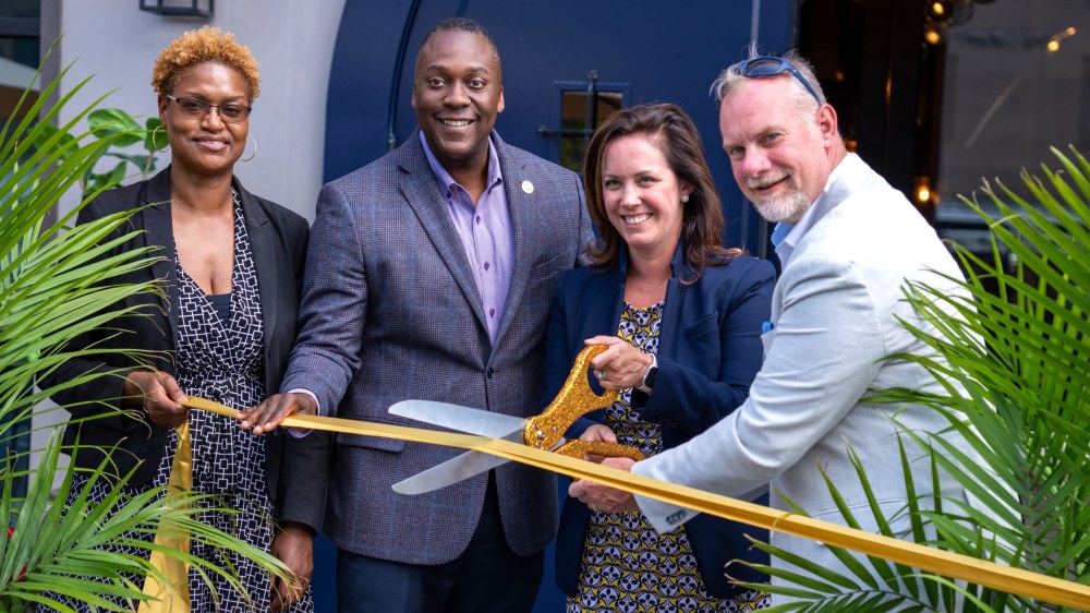 Smashing Grapes Columbia ribbon cutting