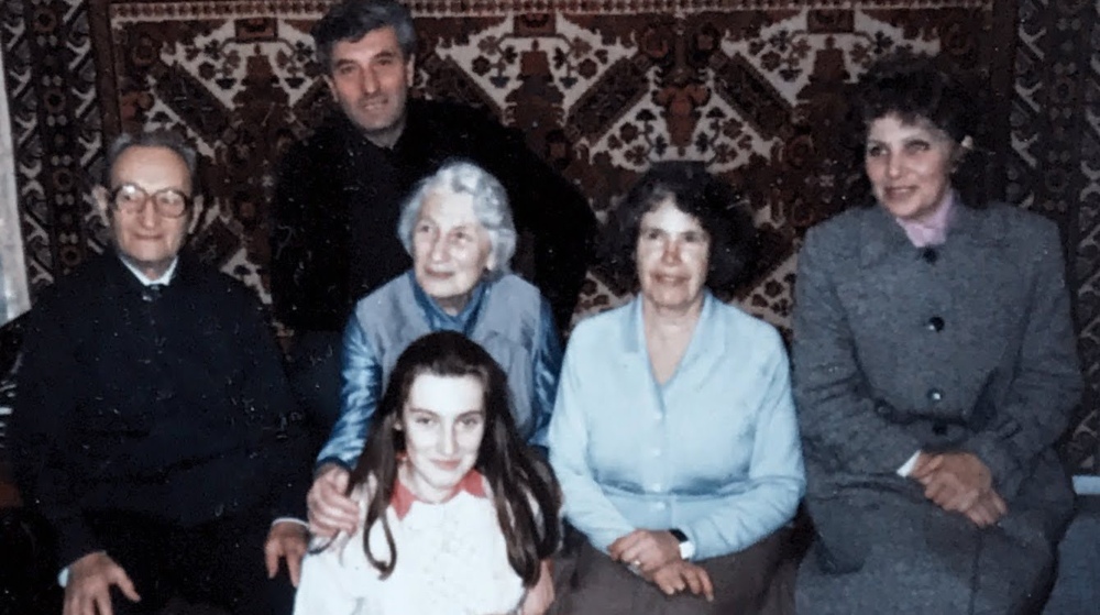 Sarah Distoyator (center) and her family in Moscow in 1990.