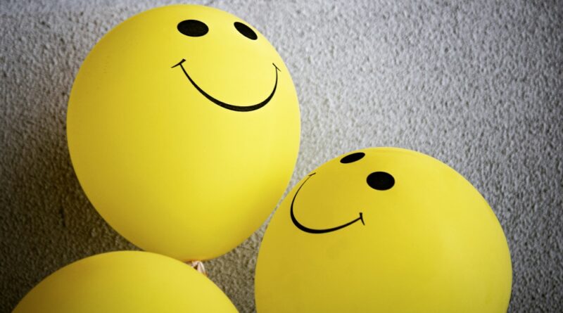 happy face balloons