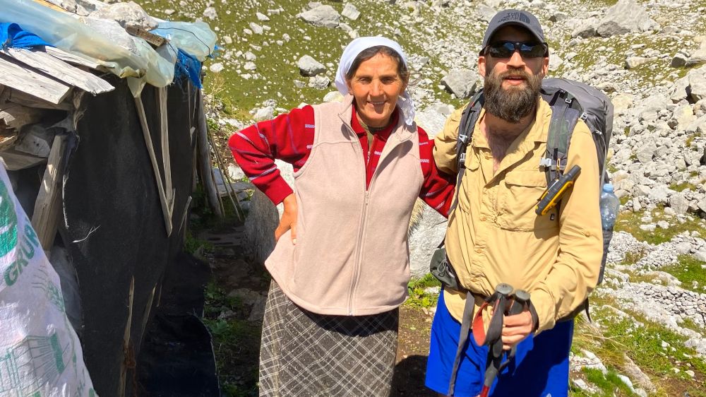  Israeli trekker Yoray Rubenstain with Albanian peasant Hedije Hysaj
