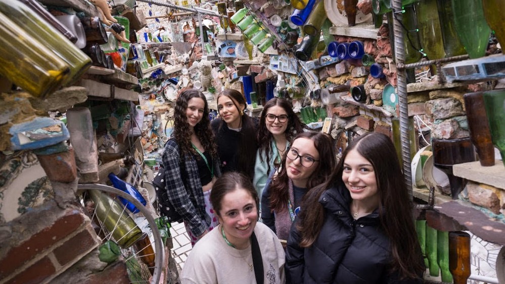 Teens with BBYO visit the Magic Gardens in Philadelphia