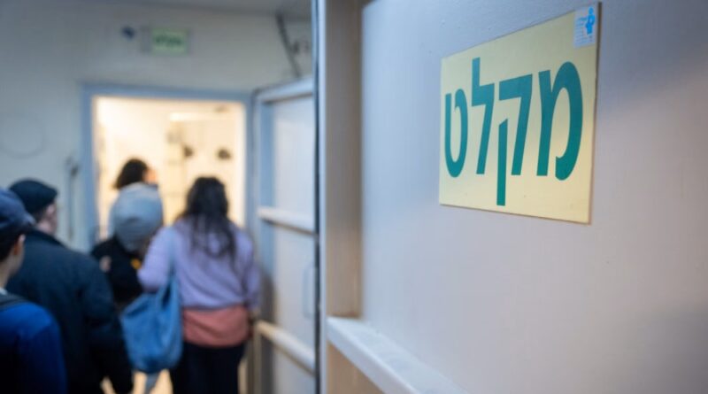 Israelis take cover in Tel Aviv