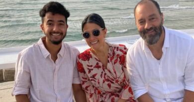Hersh Goldberg-Polin with his parents, Rachel and Jon