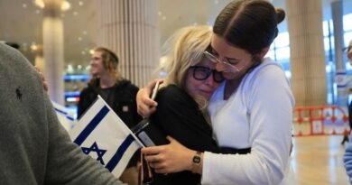 Immigrants arrive at Ben-Gurion Airport