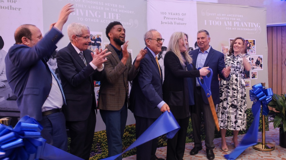 Associated ribbon cutting