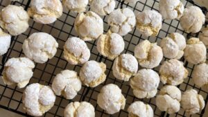 Three Ingredients Snowy Almond Cookies