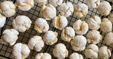 Three Ingredients Snowy Almond Cookies