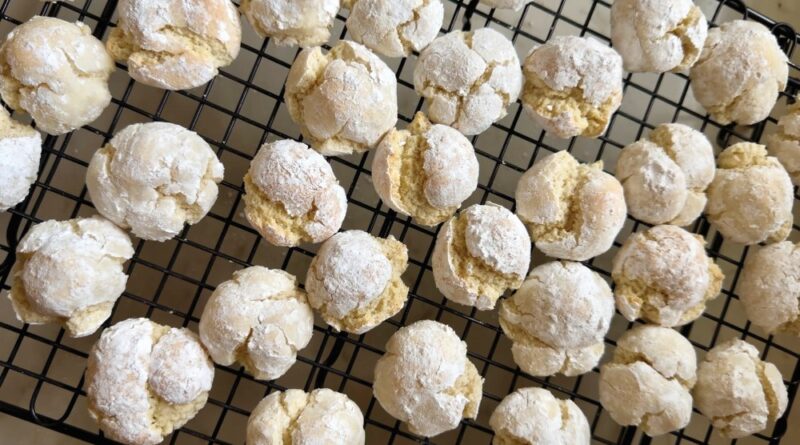 Three Ingredients Snowy Almond Cookies