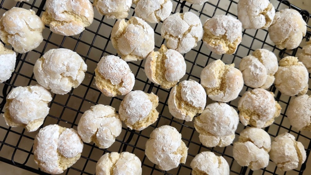 Three Ingredients Snowy Almond Cookies